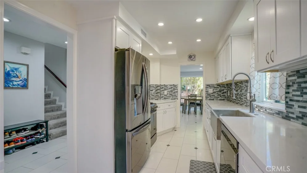 5243 Yarmouth Avenue #27 photo 1