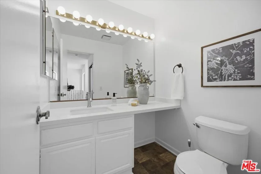 1271 Granville Avenue #402 photo 22