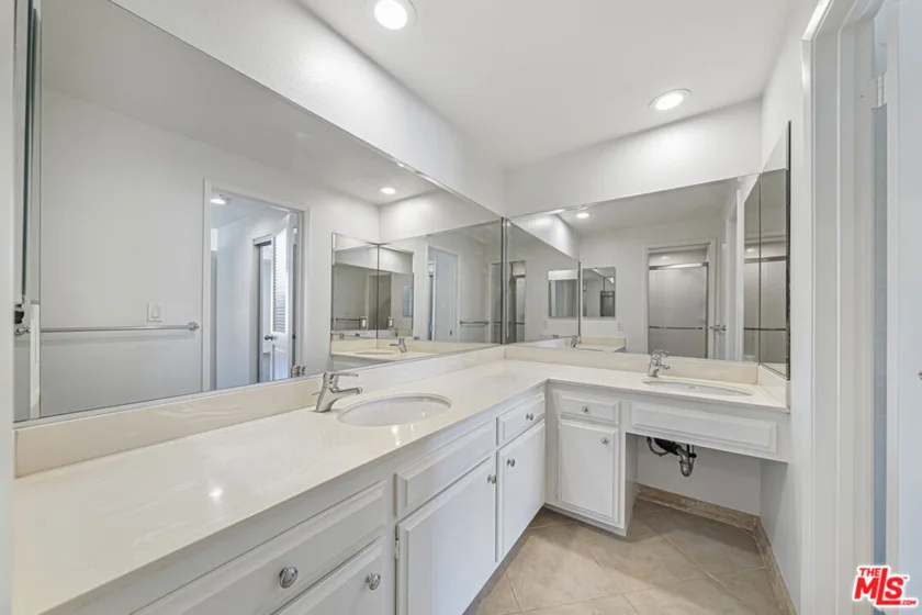 10650 Holman Avenue #308 photo 32