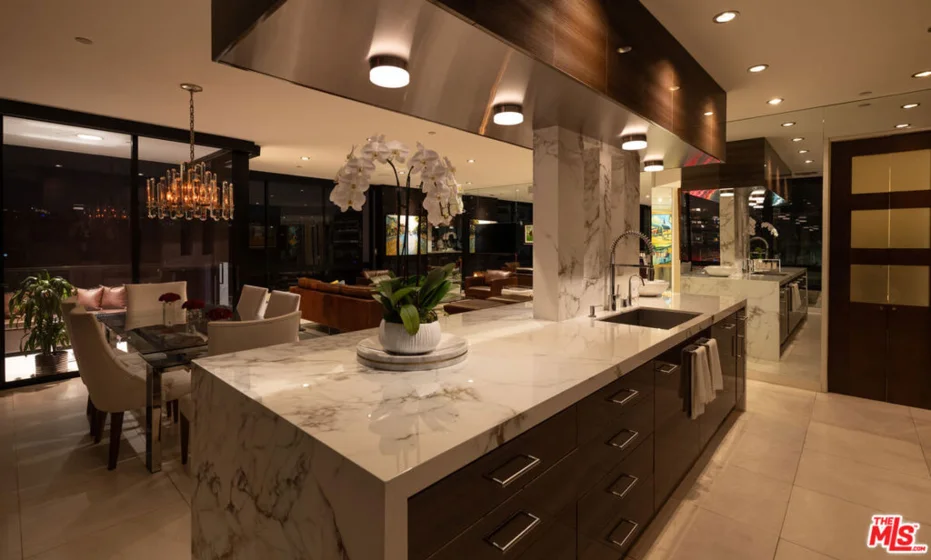 10350 Wilshire Boulevard #602 photo 1