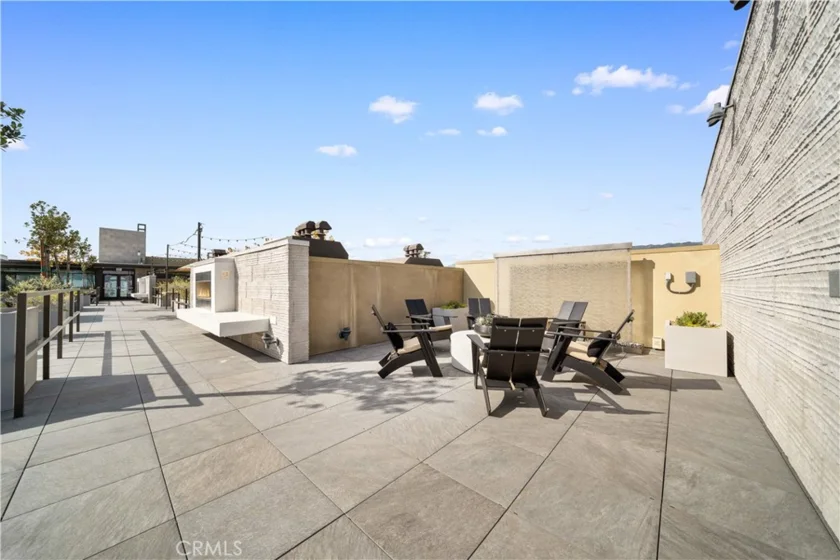709 E Walnut Street #220 photo 11