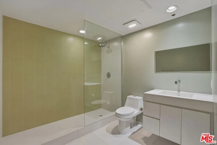 825 N Kings Road #1 photo 11