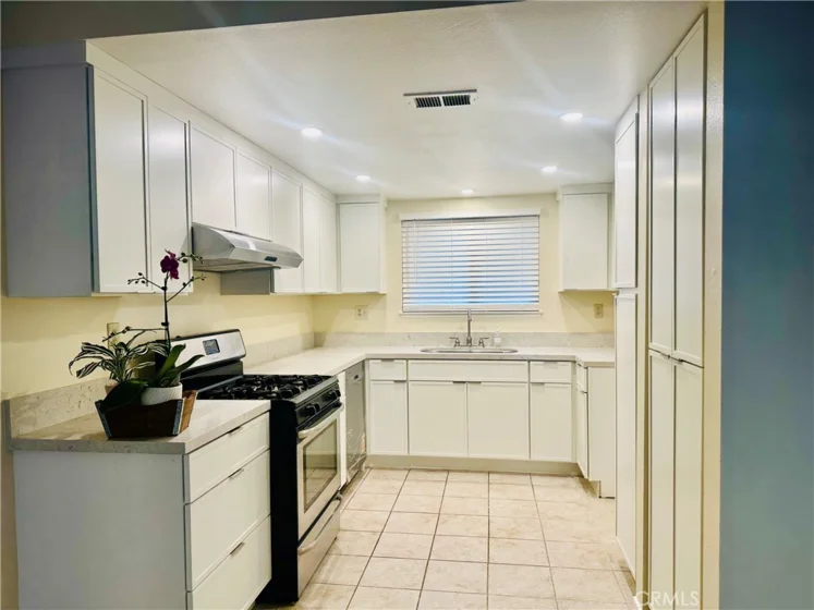 1008 Las Lomas Unit C photo 10