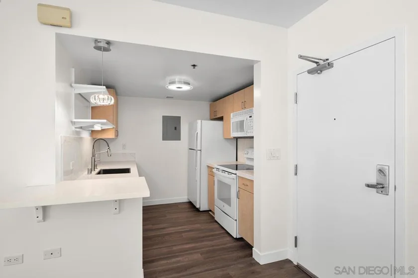 425 W Beech Street #721 photo 4