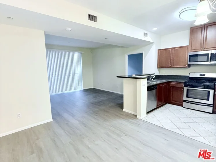 13941 Sherman Way #204 photo 12