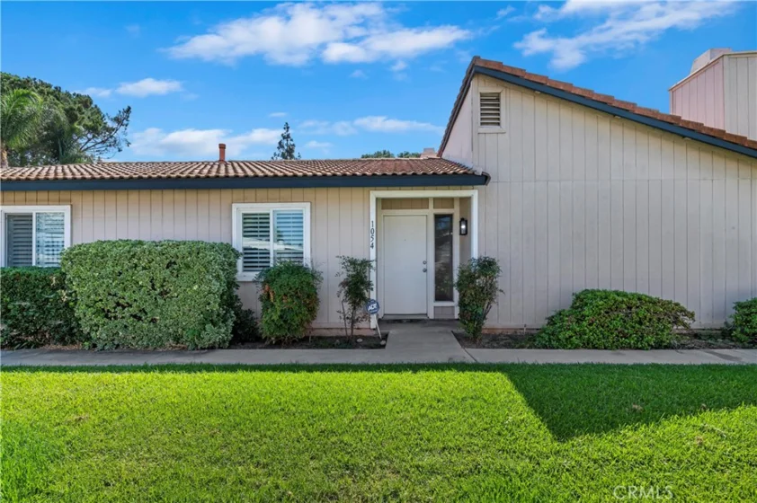 1054 Border Avenue photo 1