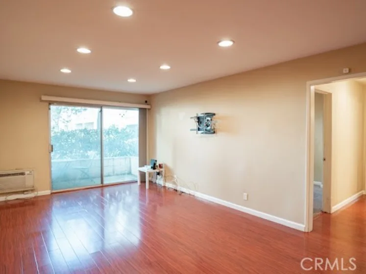 3565 Linden photo 5