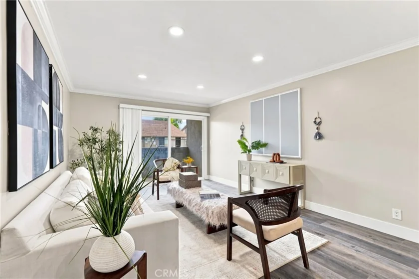 278 N Wilshire #108 photo 2