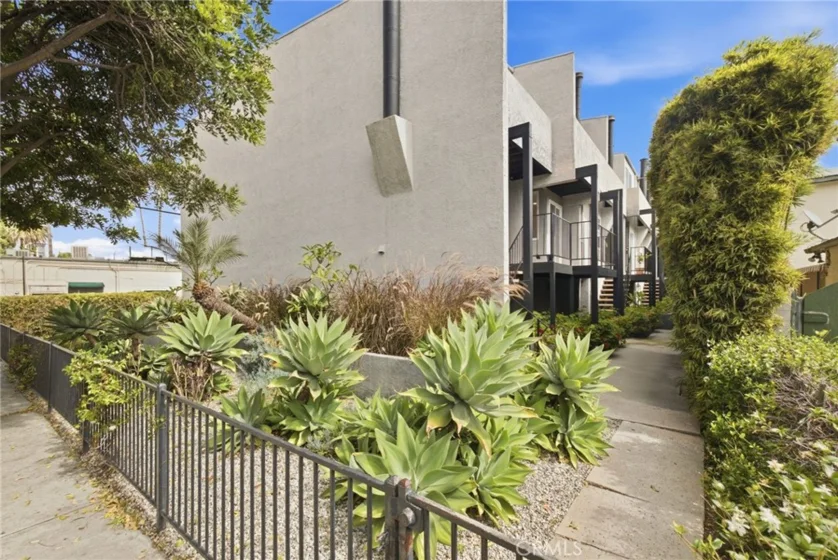 4018 Redwood Avenue #B photo 1