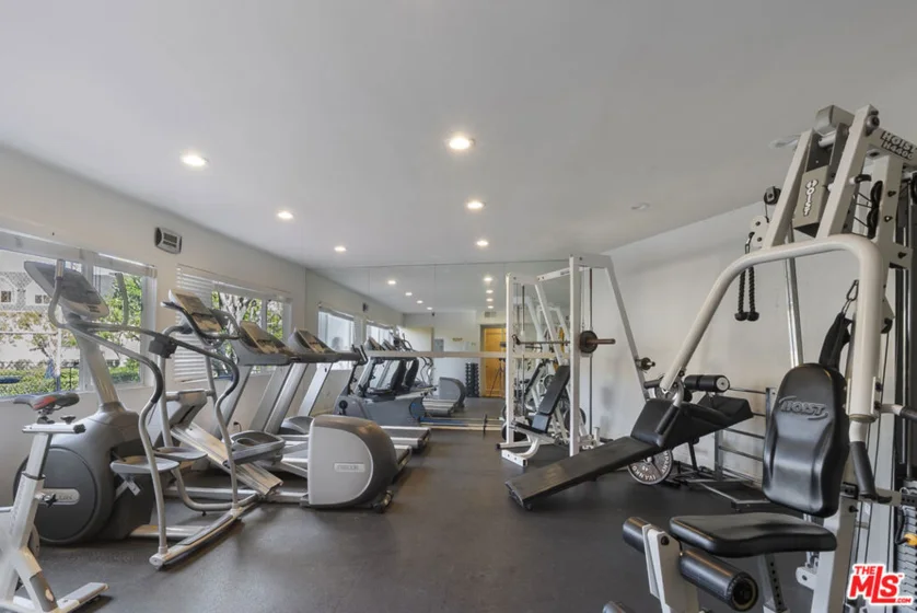 2385 Roscomare Road #E17 photo 16