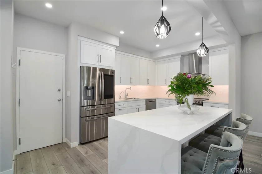 5216 Yarmouth Avenue #307 photo 3