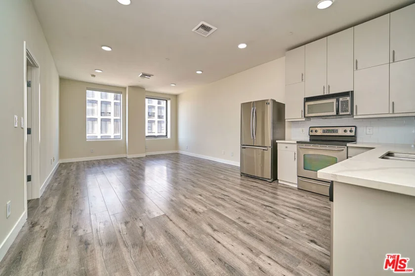 3810 Wilshire Boulevard #1001 photo 11