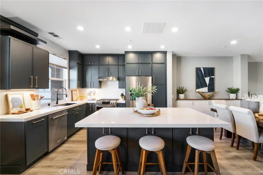 34 Clifford Lane photo 1