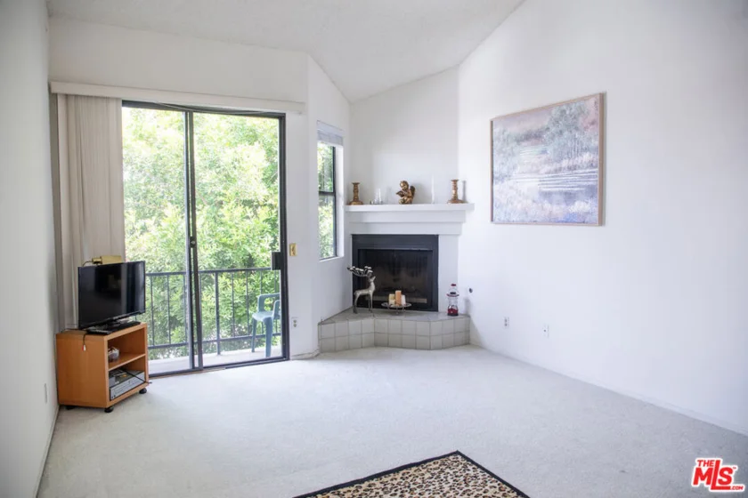 6323 Reseda Boulevard #44 photo 1