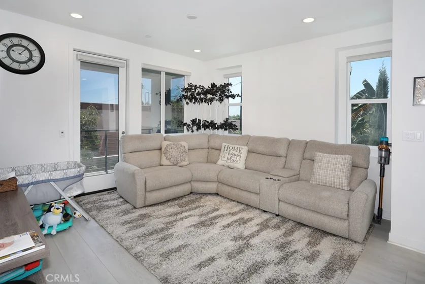 854 S Harbor Boulevard photo 20