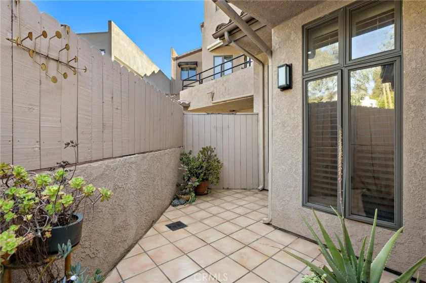237 Calliope Street photo 3
