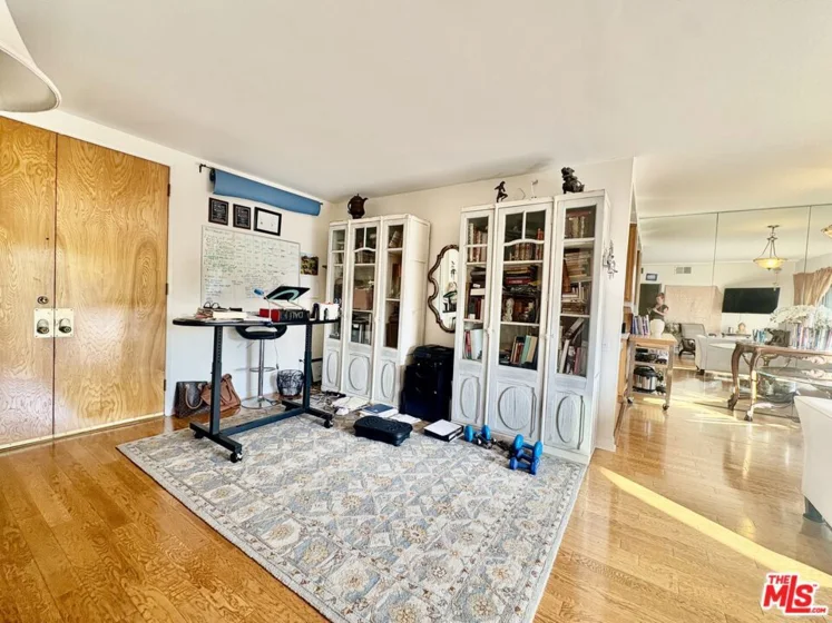 622 S Barrington Avenue #408 photo 21