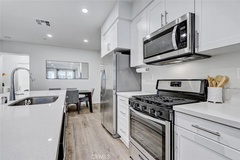 629 S Kinney photo 8