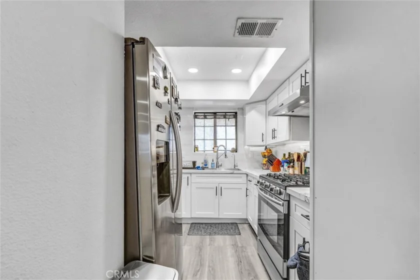 6545 Reseda Boulevard #6 photo 6