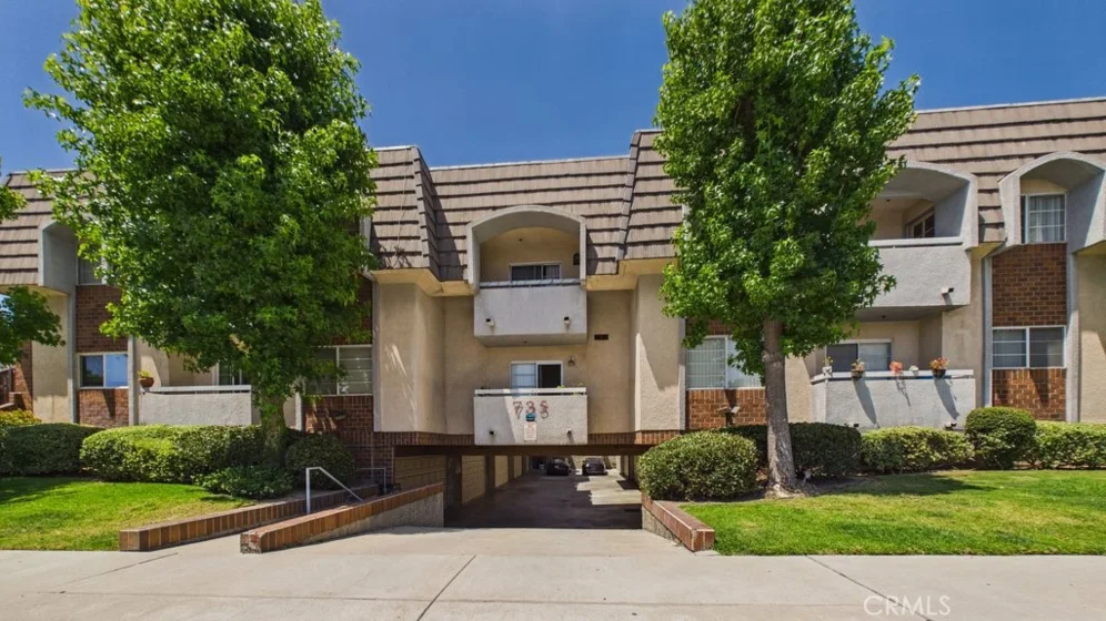 735 W California #102 photo 1