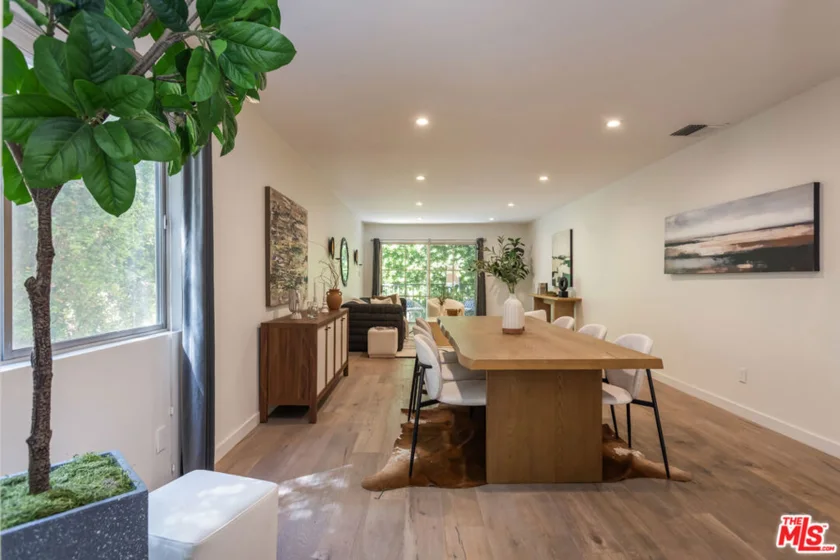 1045 N Kings Road #107 photo 4