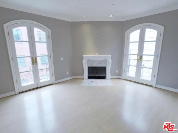 353 S Reeves Drive #401 photo 1