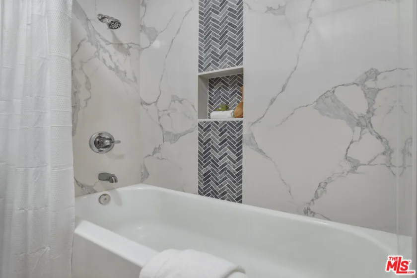 5403 Newcastle Avenue #19 photo 32