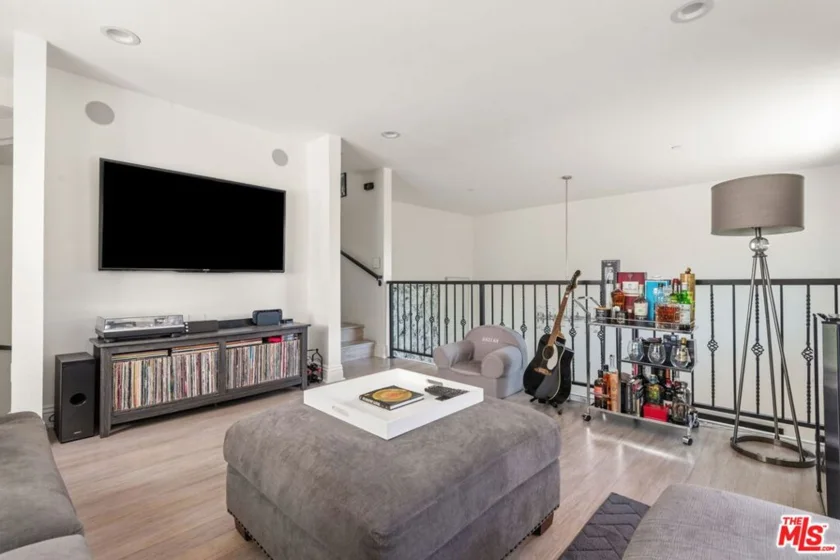 1010 N Curson Avenue #101 photo 10