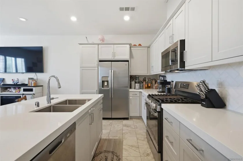 2044 Bluestone Circle photo 14