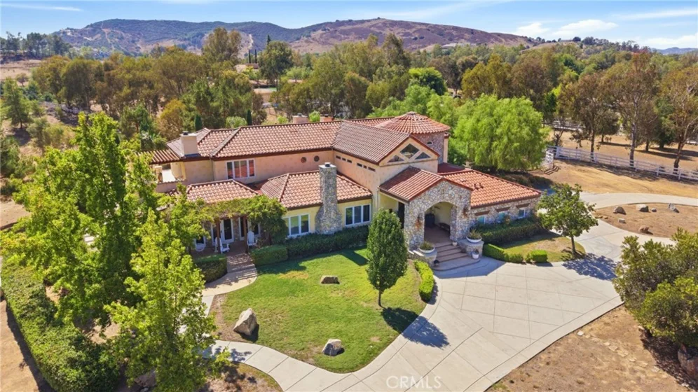 20855 Avenida Castilla photo 6