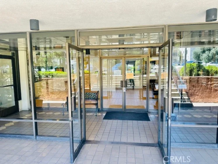 421 S La Fayette Park #214 photo 2
