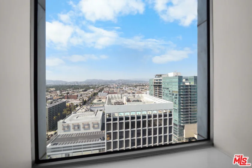 3810 Wilshire Boulevard #1801 photo 22