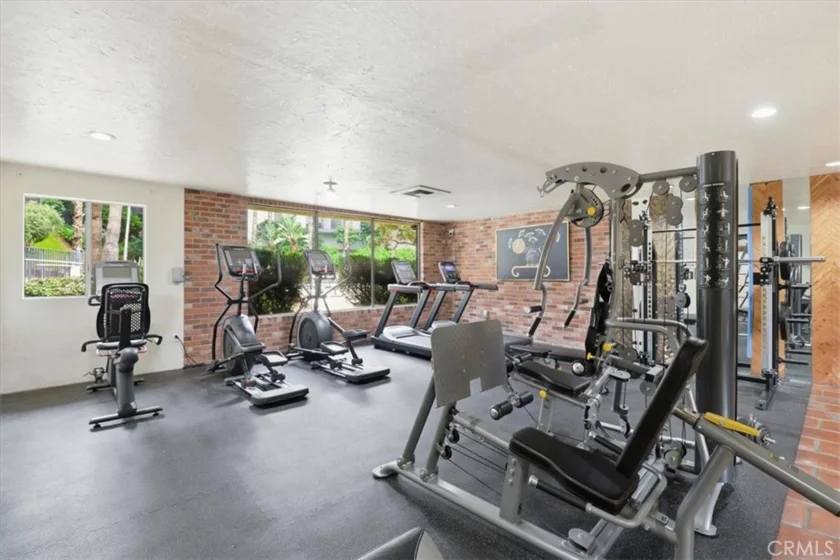 1517 E Garfield Avenue #32 photo 2