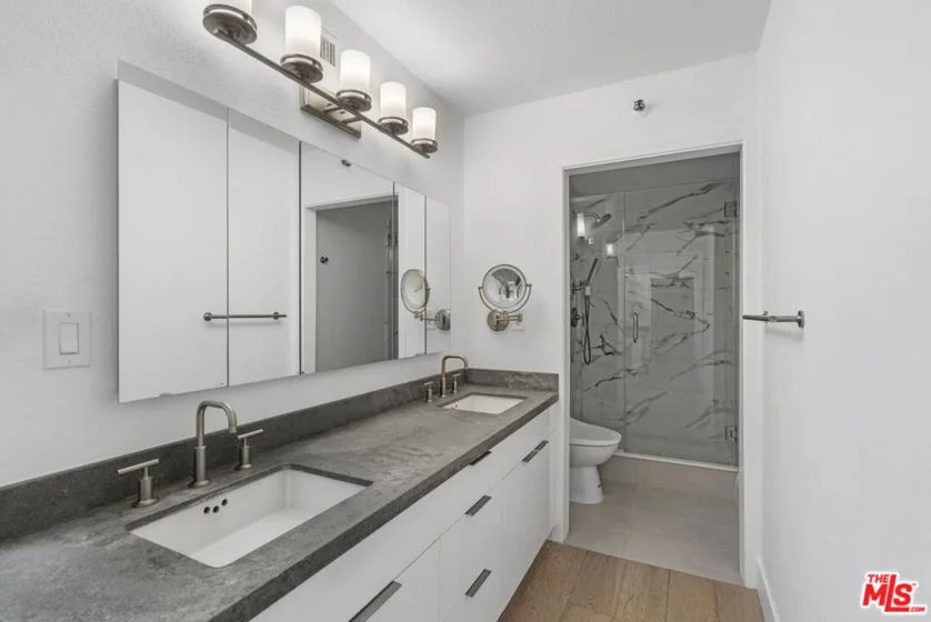 600 W 9th Street #1214 photo 24