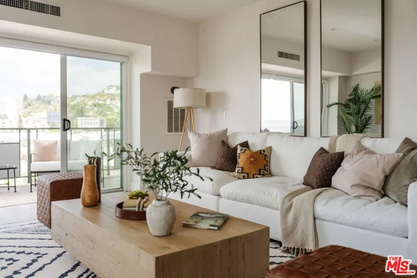 1155 N La Cienega #1205 photo 3