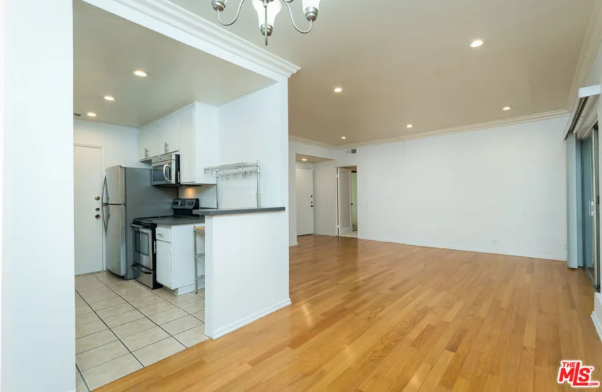 1115 S Elm Drive #207 photo 4