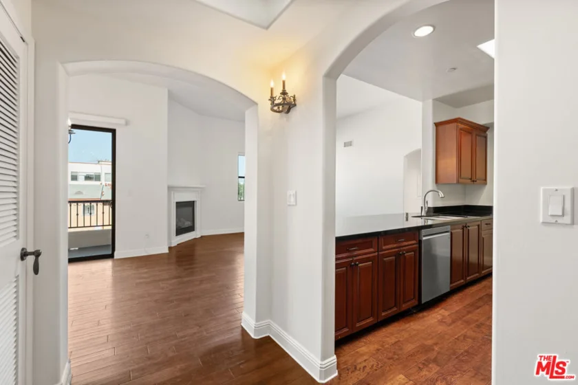 5037 Rosewood Avenue #301 photo 20