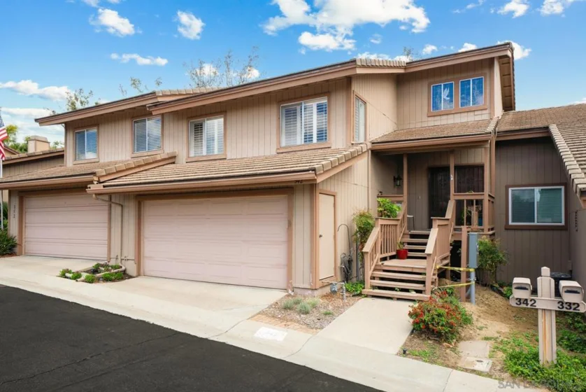 342 Windyridge photo 1