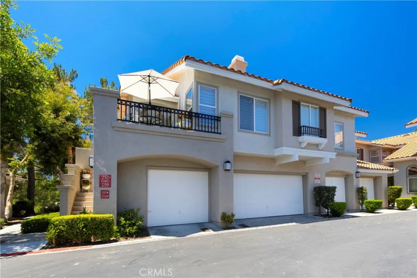 252 California Court photo 1