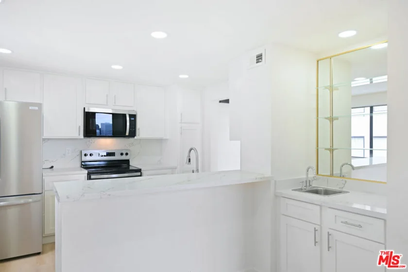 10535 Wilshire Boulevard #1803 photo 16