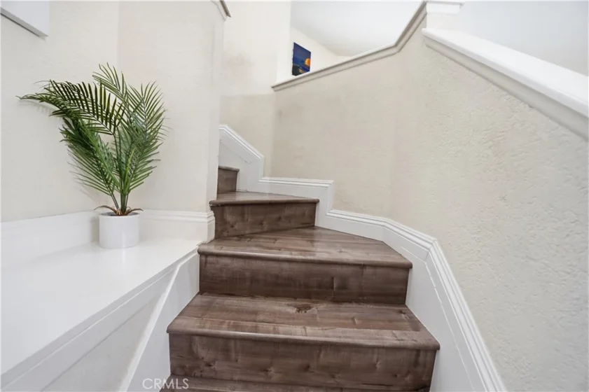 48 Monroe photo 10