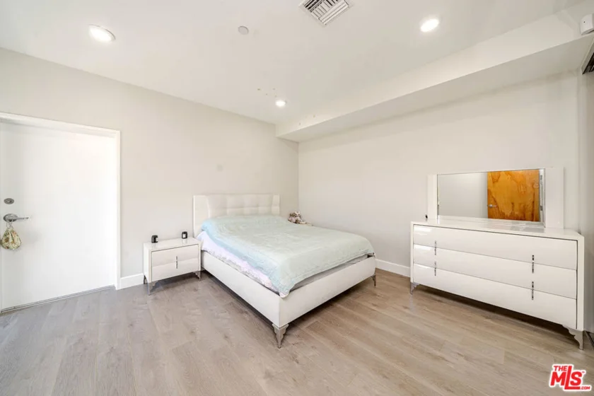 4925 Wilshire Boulevard #302 photo 25