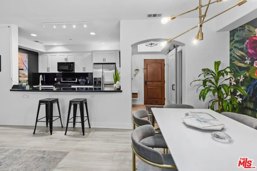 5037 Rosewood Avenue #101 photo 4