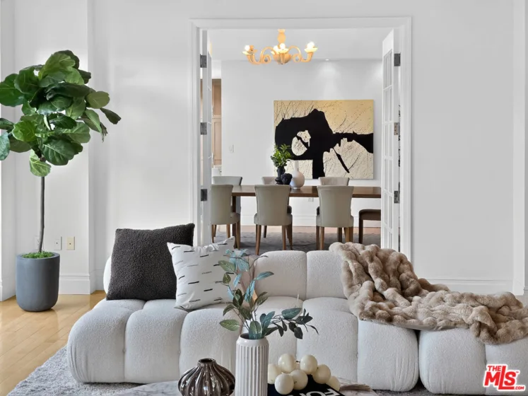 10727 Wilshire Boulevard #404 photo 8