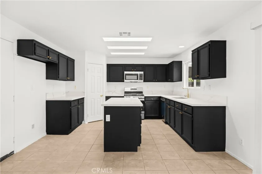 38354 Falcon Court photo 12