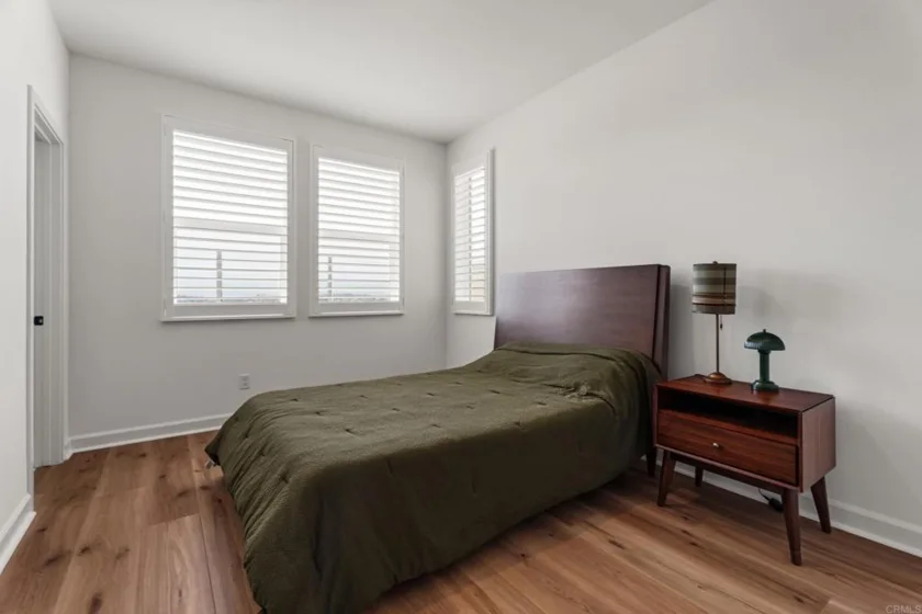 444 Bunsen Street photo 35