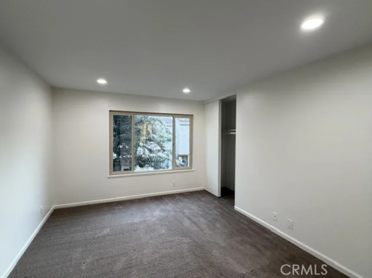 1021 W Lamark Lane photo 4