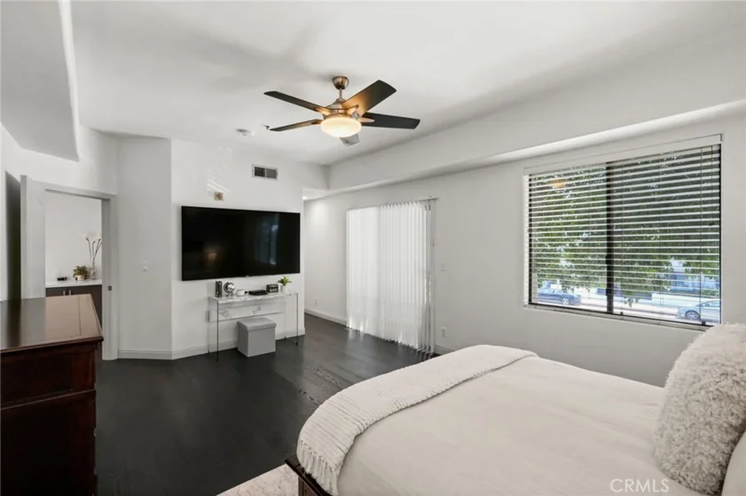 4477 Woodman Avenue #202 photo 10