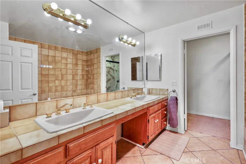 324 N Palm Drive #407 photo 20