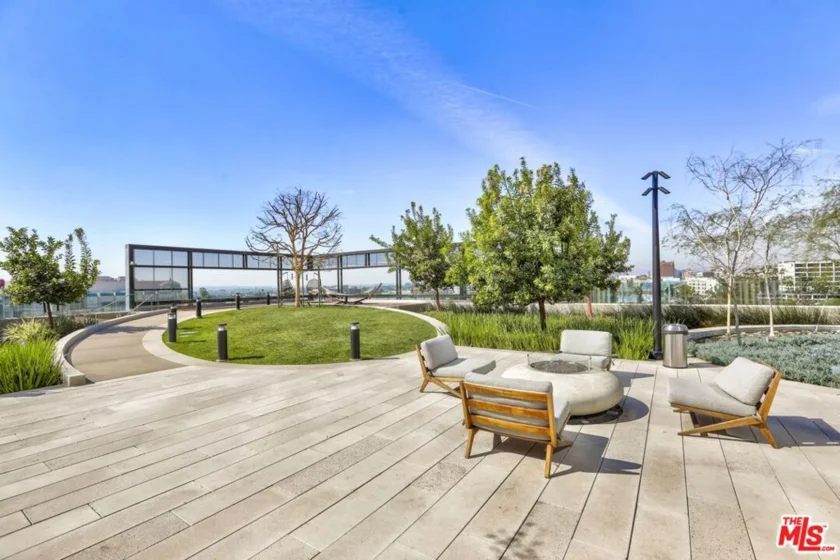 889 Francisco Street #909 photo 15
